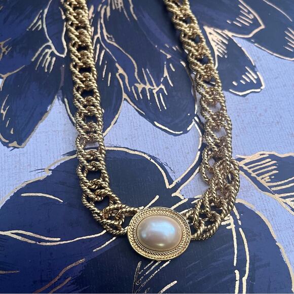 Vintage 80s Chunky Gold Chain Necklace with Pearl Cabochon Stone by MONET A3 - Picture 1 of 12
